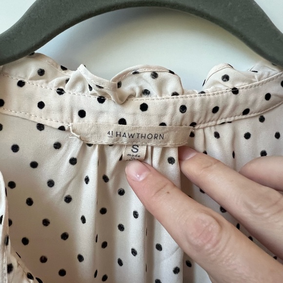 41 Hawthorn Cream and Black Ruffled Sleeveless Blouse stitch fix small - Picture 4 of 7